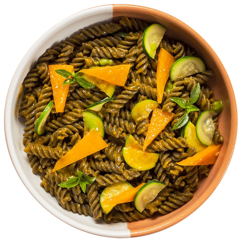 Fusilli au riz brun et à la spiruline avec citrouille et courgette